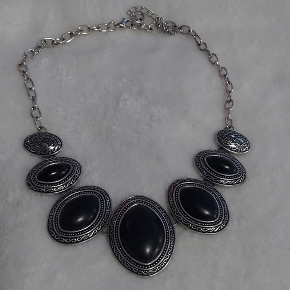 papparazi Jewelry - 4/$12 Chic Silver and Black Oval Necklace